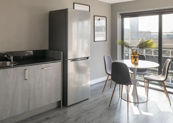 Host & Stay - Monarchs Quay