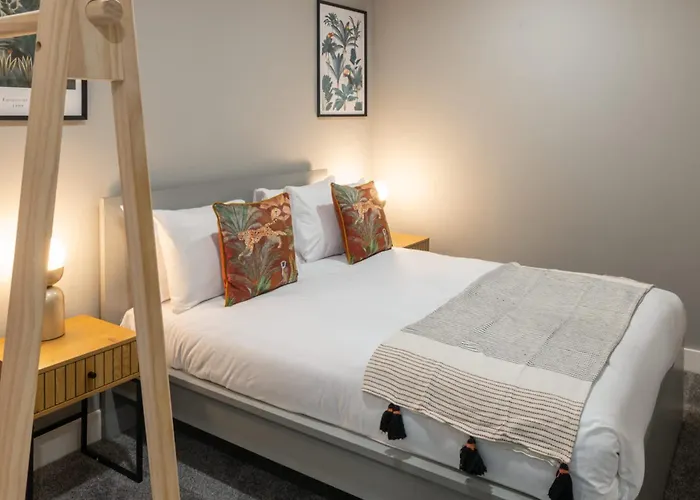 Host & Stay - Monarchs Quay