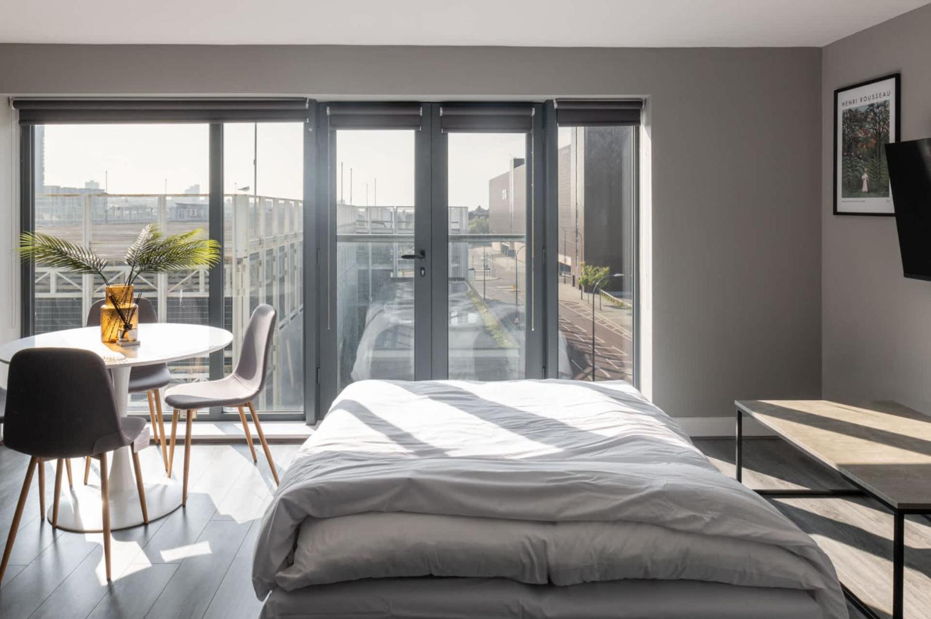 Host & - Monarchs Quay Apartment *